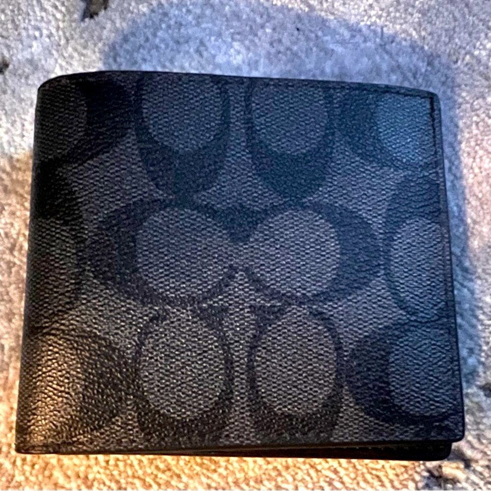 NWOT Men’s Coach ID Bifold Signature Wallet